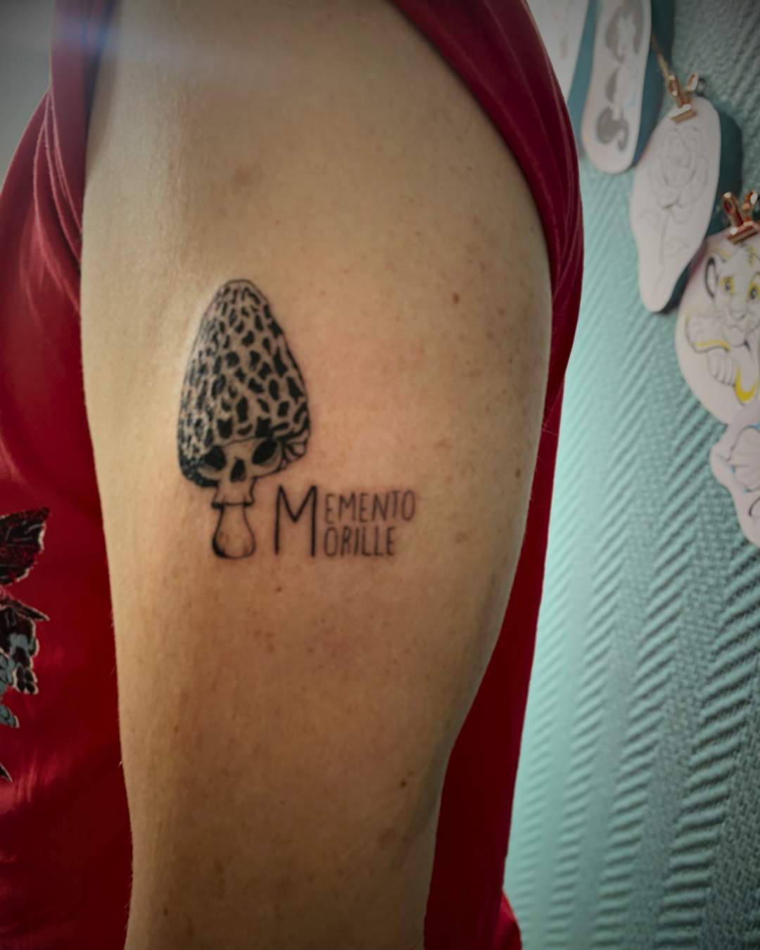 Un tattoo plein d'humour sur l'épaule