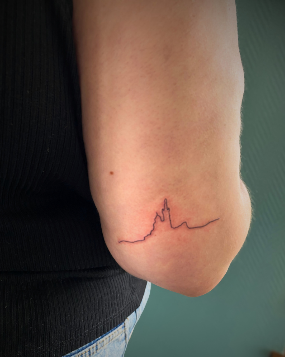 Tatouage flash pour les vacances à l'arrière du bras